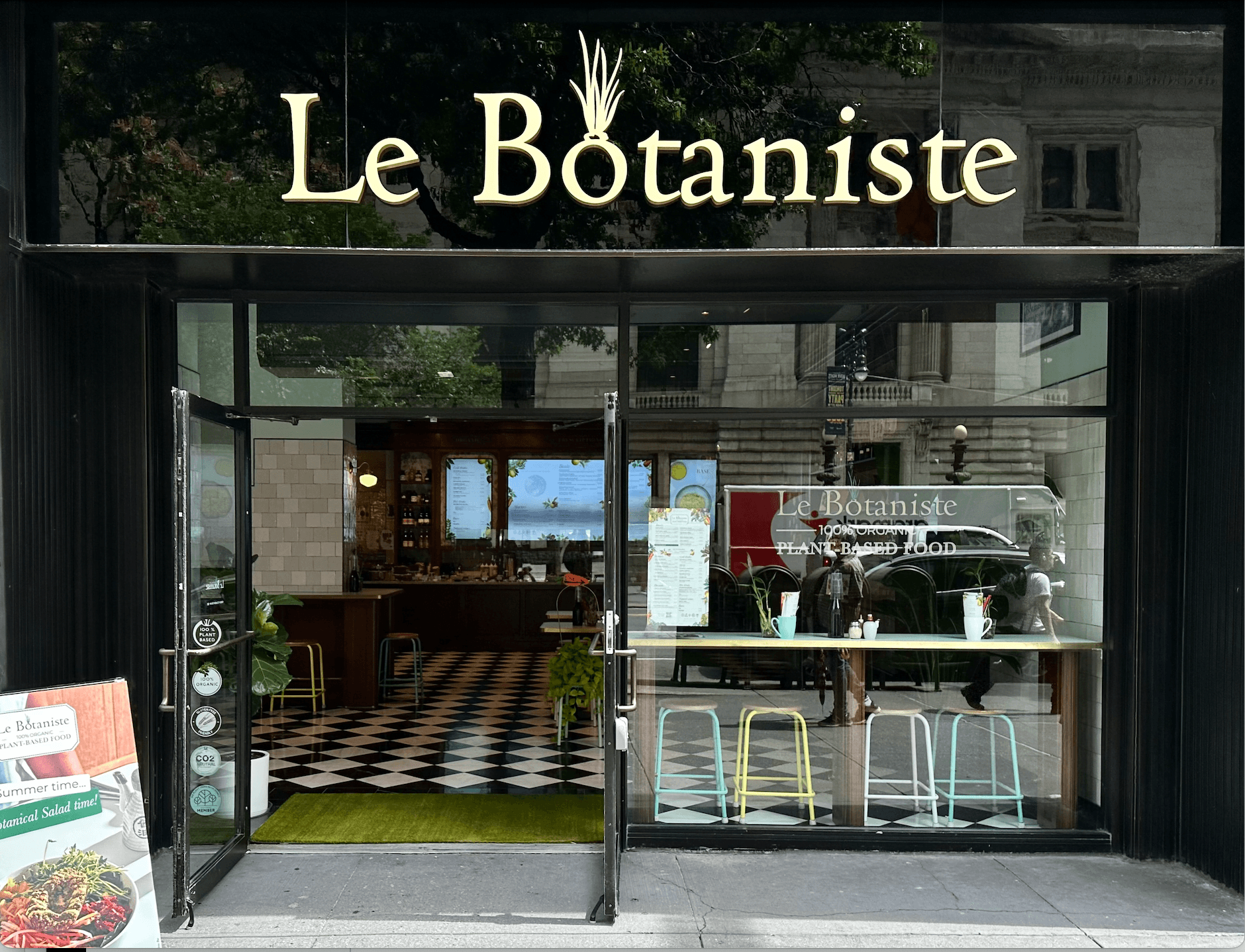 Le Botaniste Bryant Park exterior