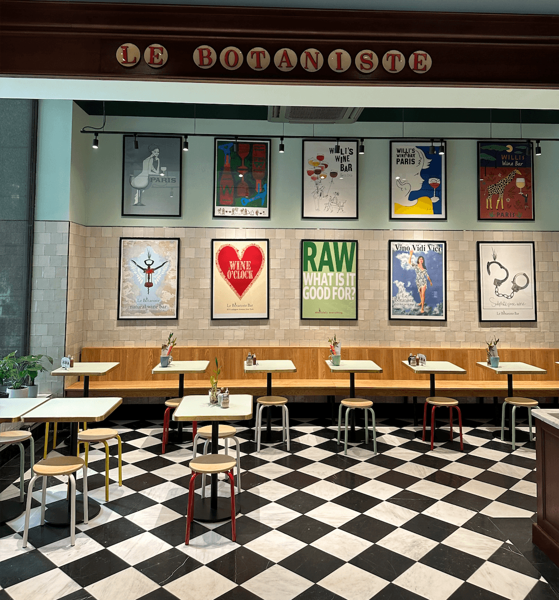 Le Botaniste Bryant Park interior