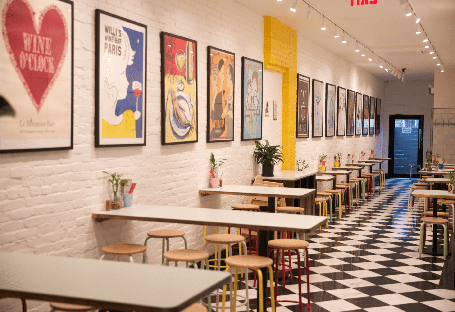 Le Botaniste Greenpoint dining area
