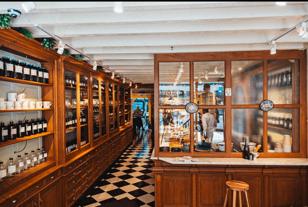 Le Botaniste UES interior