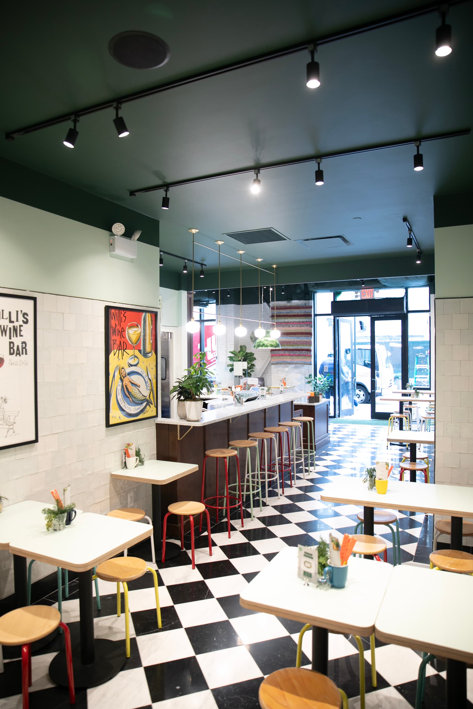 Le Botaniste Penn Plaza dining area
