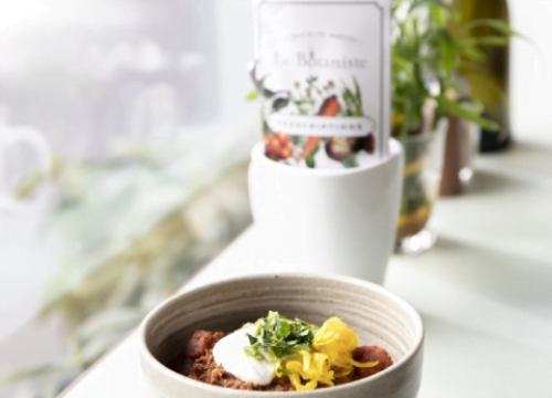 Le Botaniste Elle à Table